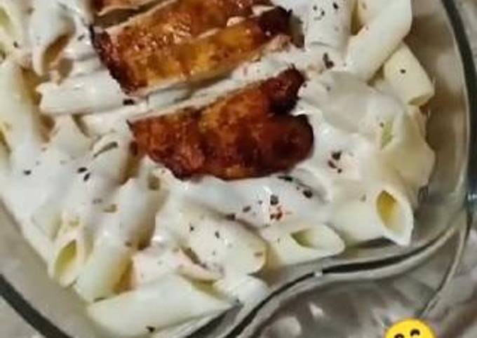 Fettuccine alfredo pasta π