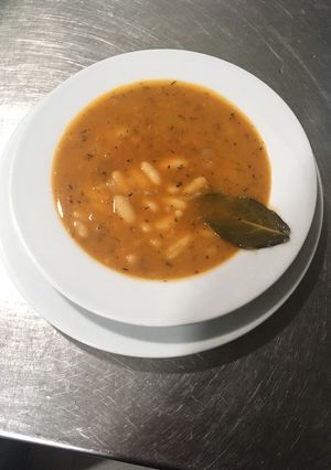 Una foto de Alubias blanca con hierbabuena