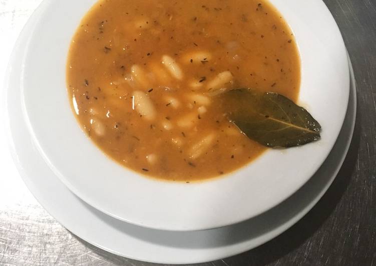 Alubias blanca con hierbabuena