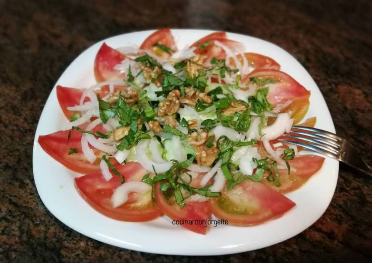 Ensalada de tomate con pepino