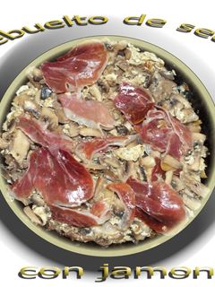 Una foto de Revuelto de setas con jamón