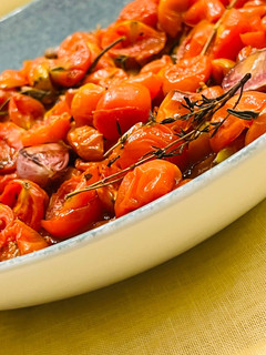 Una foto de Tomates cherry confitados
