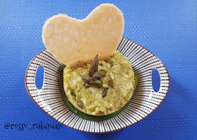 Risotto con gli asparagi e cialda di Grana