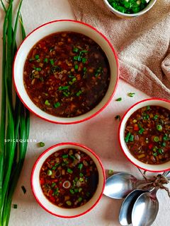 હૉટ એન્ડ સાવર સૂપ (Hot and sour soup recipe in Gujarati) રેસીપી મુખ્ય ફોટો