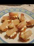 "Crostini" di patate dolci con spada affumicato e robiola