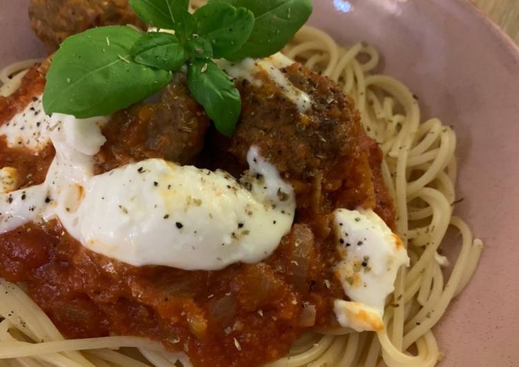 Simple Way to Make Super Quick Homemade Meatballs in a rich tomato sauce with mozzarella