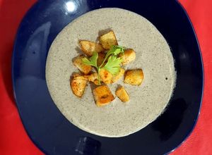 Una foto de Crema de champiñones, a base de salsa bechamel