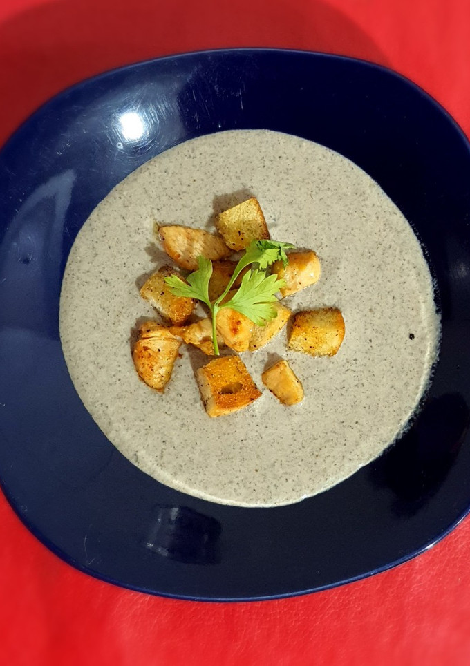 Una foto de Crema de champiñones, a base de salsa bechamel