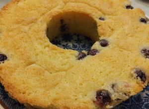 Una foto de Budín de limón y arándanos