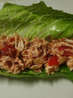Una foto de Barquita de lechuga con pollo