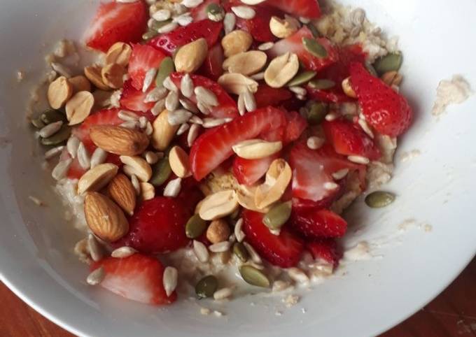 Desayuno saludable y fácil: Avena con fresas Receta de Jazmin Mancilla-  Cookpad