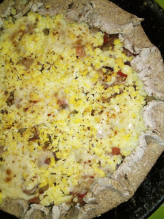 Una foto de Empanada gallega "A mi manera" en masa integral casera