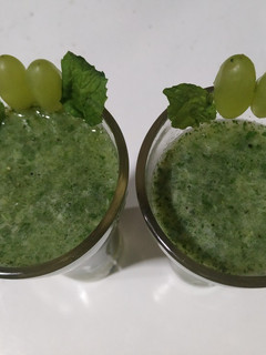 A picture of Grapes pudina juice.