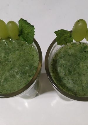 A picture of Grapes pudina juice.