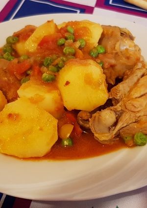 Una foto de Estofado de pollo con papas
