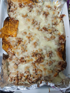 Una foto de Nachos de jijas y queso
