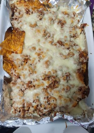 Una foto de Nachos de jijas y queso