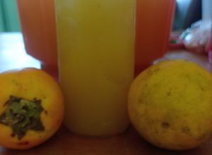Una foto de Fresco 😋 / jugo de Naranjilla con Naranja