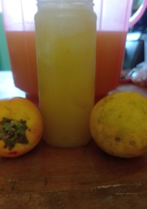 Una foto de Fresco 😋 / jugo de Naranjilla con Naranja