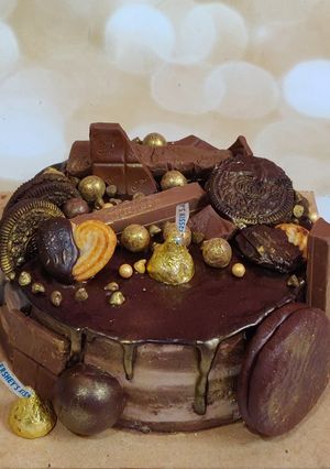 A picture of Overloaded Chocolate Cake 🤎.
