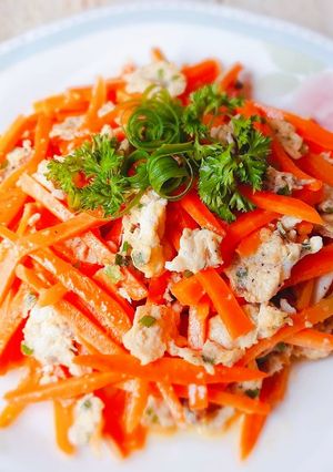 Hình của món CÀ-RỐT xào trứng.