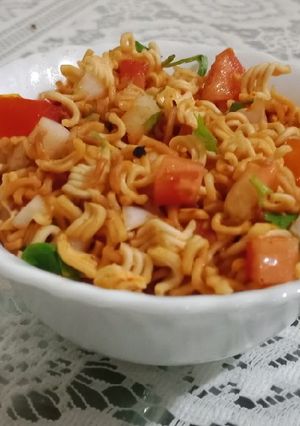 મેગી ભેળ(Maggi Bhel Recipe In Gujarati) રેસીપી મુખ્ય ફોટો