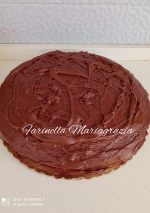 Foto di Torta cioccolatosa con crema di mascarpone e crema alle nocciole