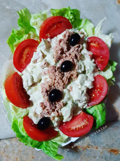 Une photo de Salade composée 🍅🥬🥑🫒