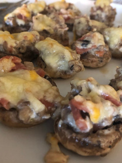 Una foto de Champiñones rellenos con jamón