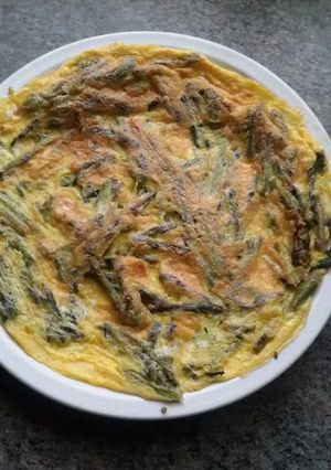 Una foto de Tortilla jugosa de espárragos trigueros