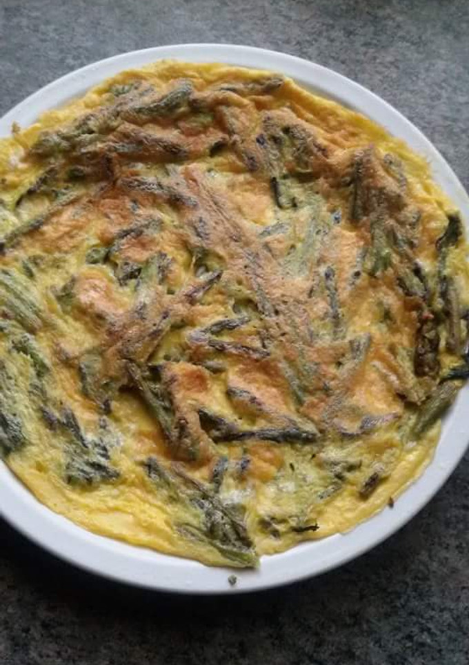 Una foto de Tortilla jugosa de espárragos trigueros