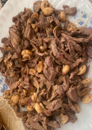 صورة لوصفة فطر مع شرائح اللحم الصغيرة