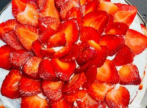 Foto di Torta crema bianca e fragole: facile e veloce