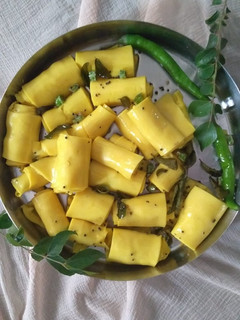 ખાંડવી (Khandvi recipe in Gujarati) રેસીપી મુખ્ય ફોટો