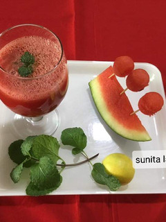 वाटरमेलन मिंट लेमोनेड (Watermelon Mint lemonade recipe in Hindi) रेसिपी मुख्य फोटो