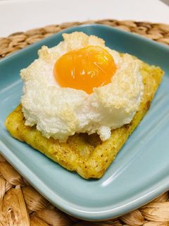 Una foto de Huevo nube con patata gofre