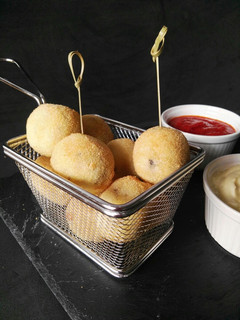 Una foto de Croquetas de yuca