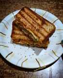 Cheesy Sandwich with potato and green peas filling