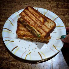 A picture of Cheesy Sandwich with potato and green peas filling.