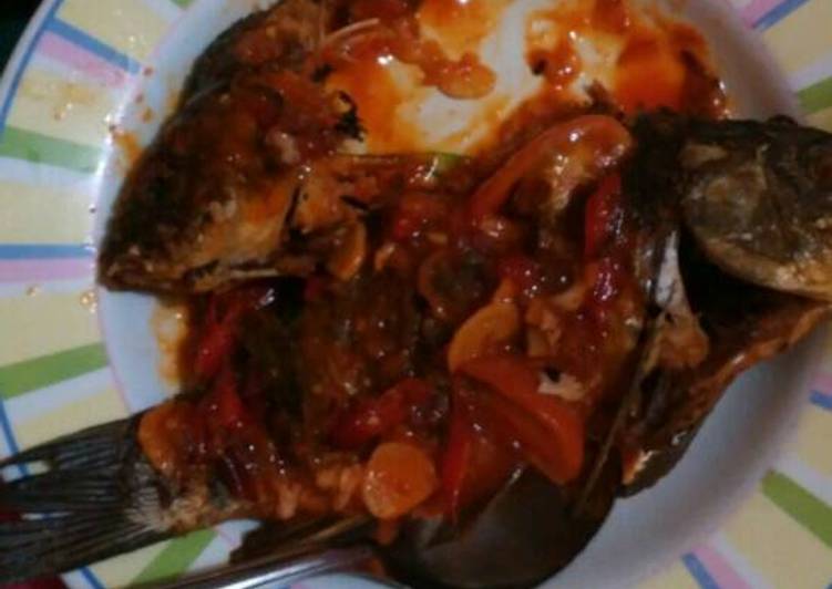12 Resep: Ikan mas goreng krispi caos pedas yang Enak Banget!