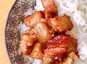 Hình của món Thịt Ba Rọi Rim Nước Mắm Mặn Ngọt.