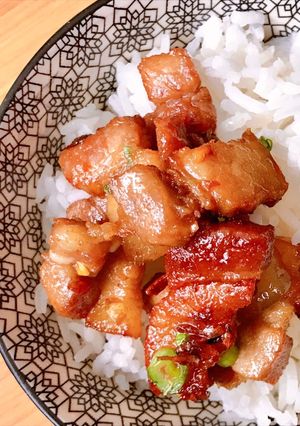 Hình của món Thịt Ba Rọi Rim Nước Mắm Mặn Ngọt.