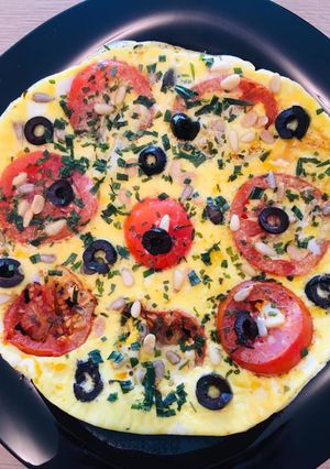 Une photo de Omelette aux Tomates et Olives noires