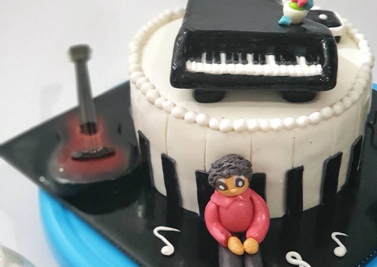 71. Piano Fondant Birthday Cake
