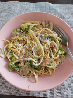 Φωτογραφία της συνταγής Carbonara με μανιτάρια, κοτόπουλο και μπρόκολο