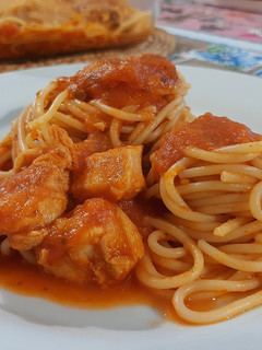 Una foto de Estofado de Pollo con Tallarines  (Fideos con Pollo)