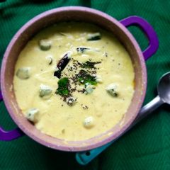 A picture of Ladiesfinger moor kulambhu Okra Yoghurt curry.