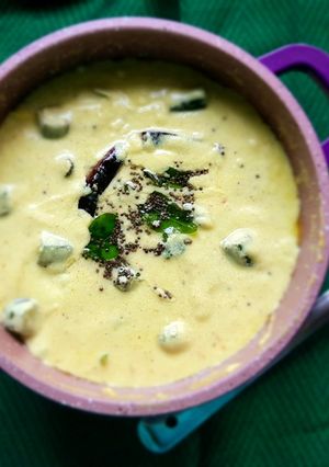 A picture of Ladiesfinger moor kulambhu Okra Yoghurt curry.