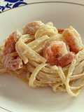 Linguine ao molho Alfredo com camarões