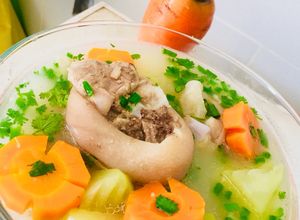 Hình của món Canh cà rốt, su hầm giò heo.
